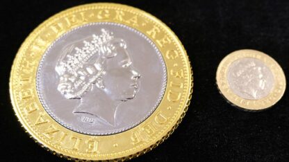 JUMBO £2 (pound sterling) coin - Trick - Image 3