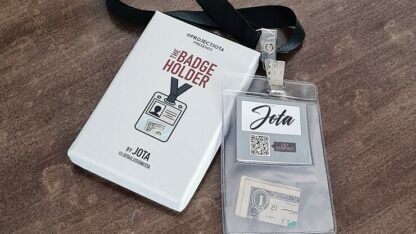 BADGE HOLDER (Gimmick and Online Instructions) by JOTA - Trick - Image 2
