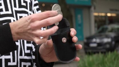 Purse (Gimmick and Online Instructions) by Vernet Magic - Trick - Image 4