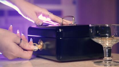 BDM Hands Off - The Perfect Chest (Gimmick and Online Instructions) by Bazar de Magia - Trick - Image 3