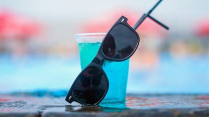 VANISHING SUNGLASSES (Gimmicks and Online Instructions) by Wonder Makers - Trick - Image 3